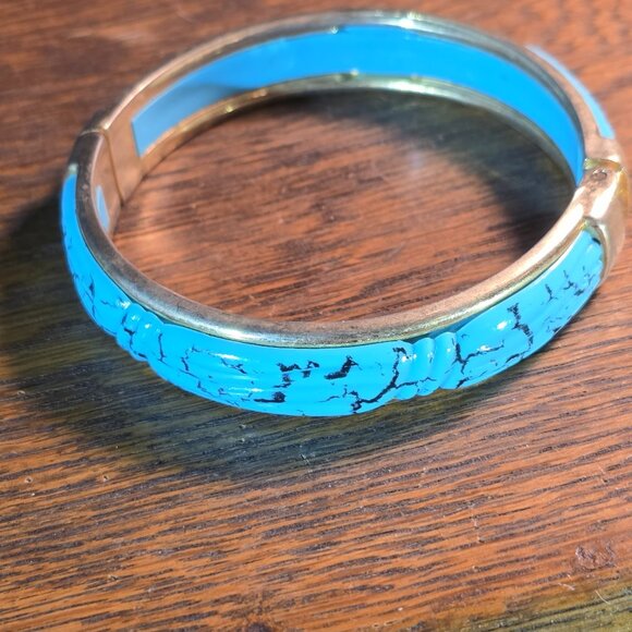Vintage faux turquoise clamper hinge bangle bracelet. (goldtone hardware) - Picture 5 of 8